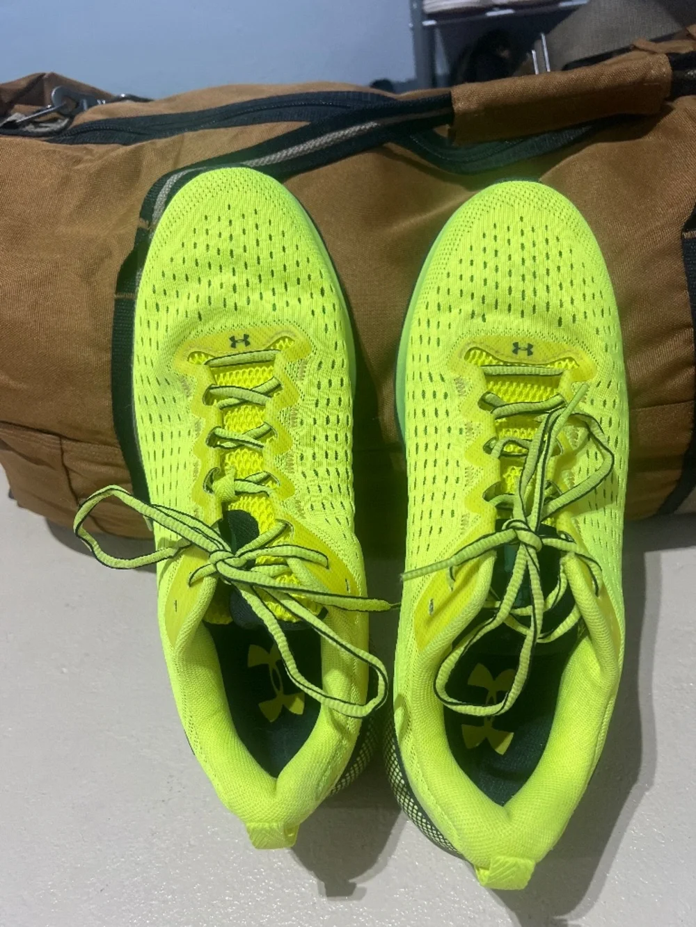 UNDER ARMOUR Mens size 12 Yellow Sneaker